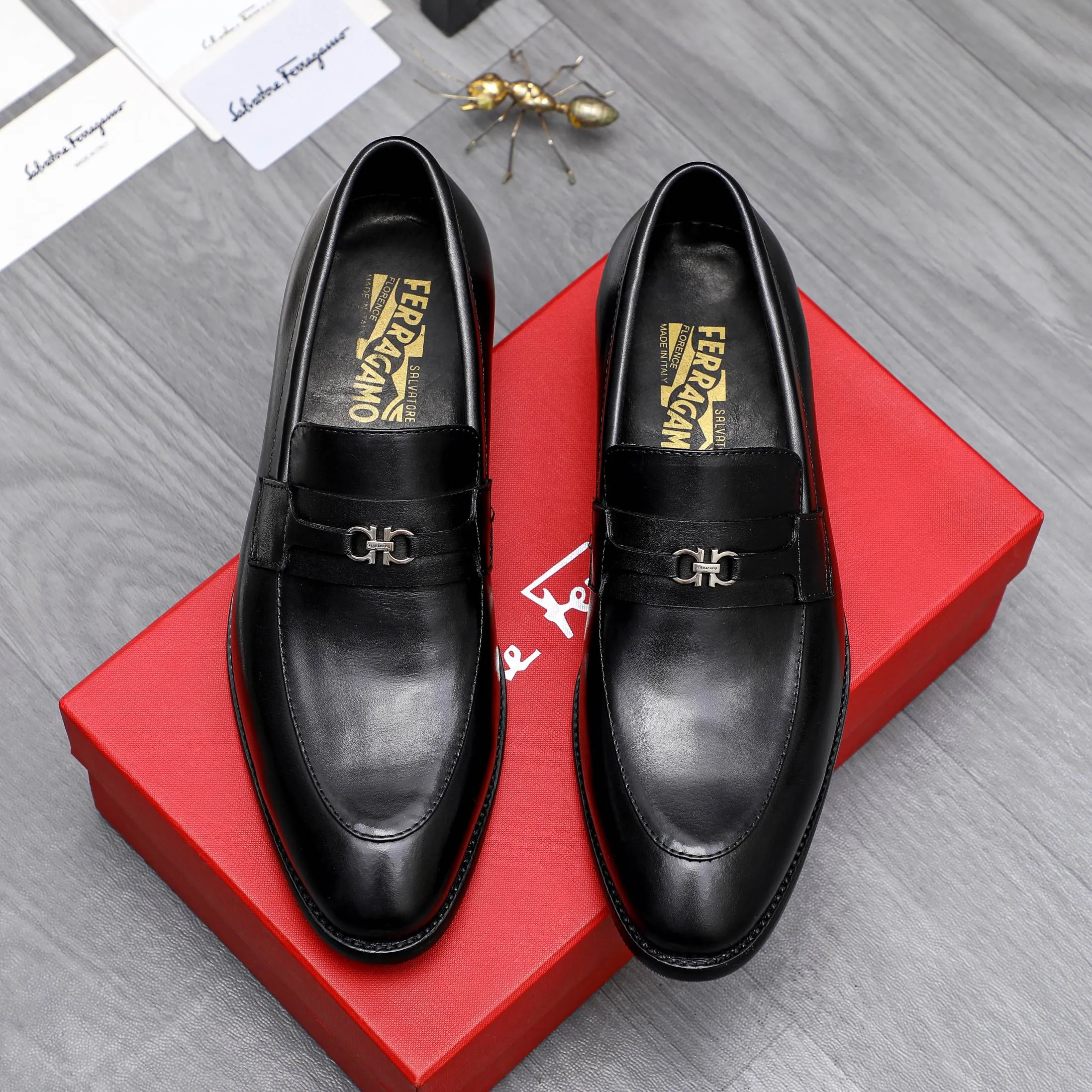 Men's shoes 💰480 Product trademark: Ferragamo " Ferragamo ] Business slip-on leather shoes Regular size: 39-44 Product materials: Selected high-quality cowhide upper, cowhide lining, original outsole